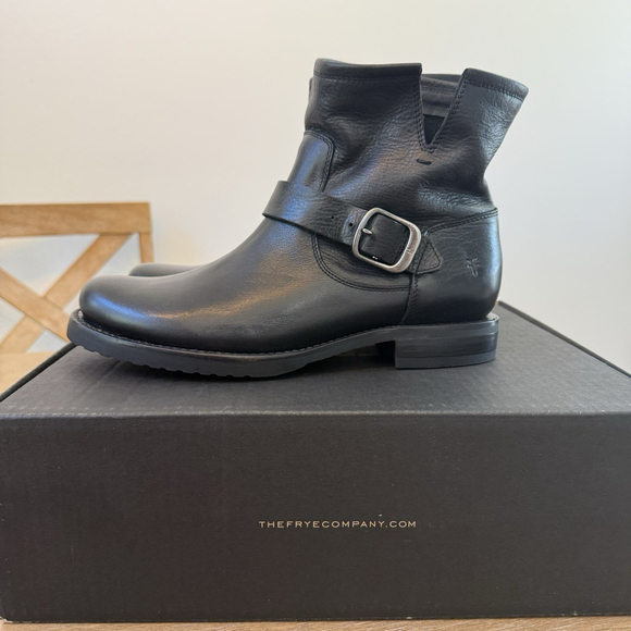 FRYE  10M “Veronica Bootie” Women’s Oiled Leather Waterproof Black Boot Riding - Picture 4 of 8